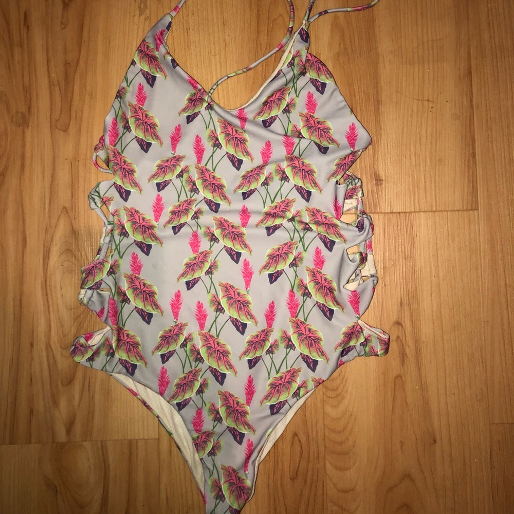 Acacia one piece